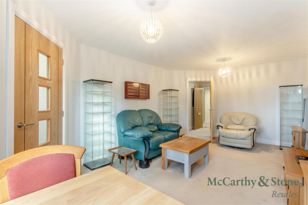 Apartment in Barleythorpe, Rutland - More