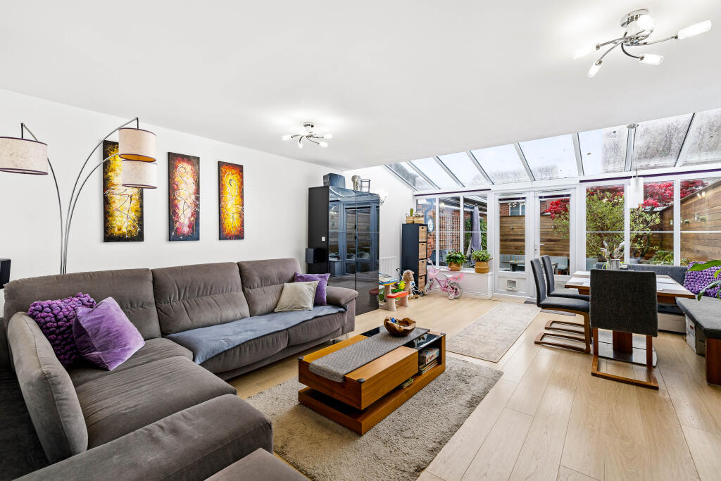 House in Haywards Heath, Lucastes - View 2