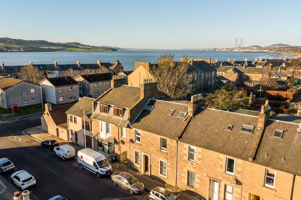 Main image of property: 33a Church Street, Broughty Ferry, DD5 1HB