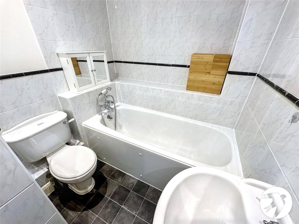 House in Chatham, Medway - View 4