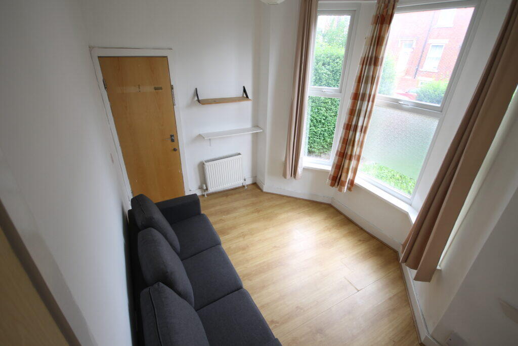6 bedroom terraced house for rent