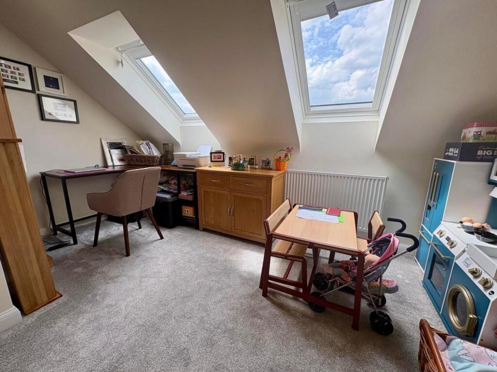 Stratford Drive, Overstone, Northamptonshire NN6 – další