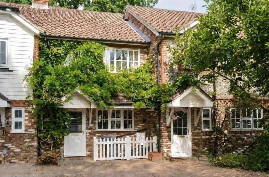 Main image of property: Coniscliffe Close, Chislehurst, BR7