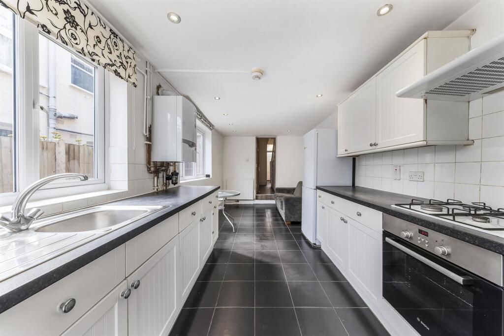 House in London, Bells Gardens Estate, Peckham - View 5