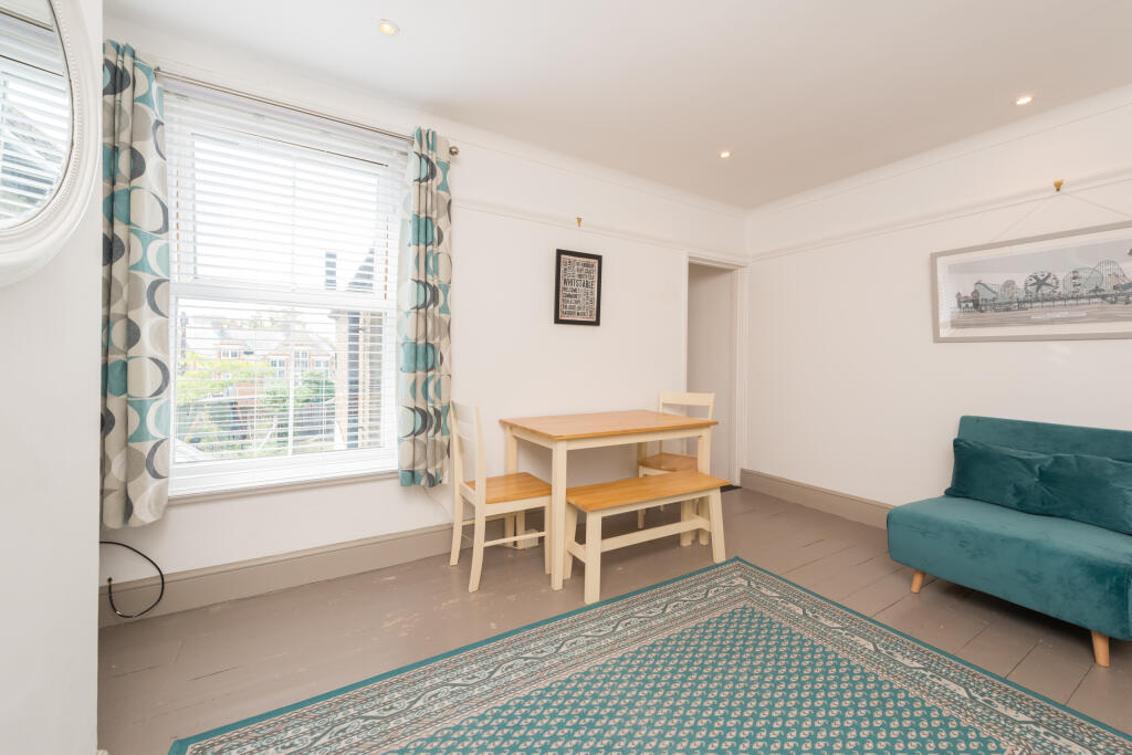 Apartment in Whitstable, Lower Island - View 3