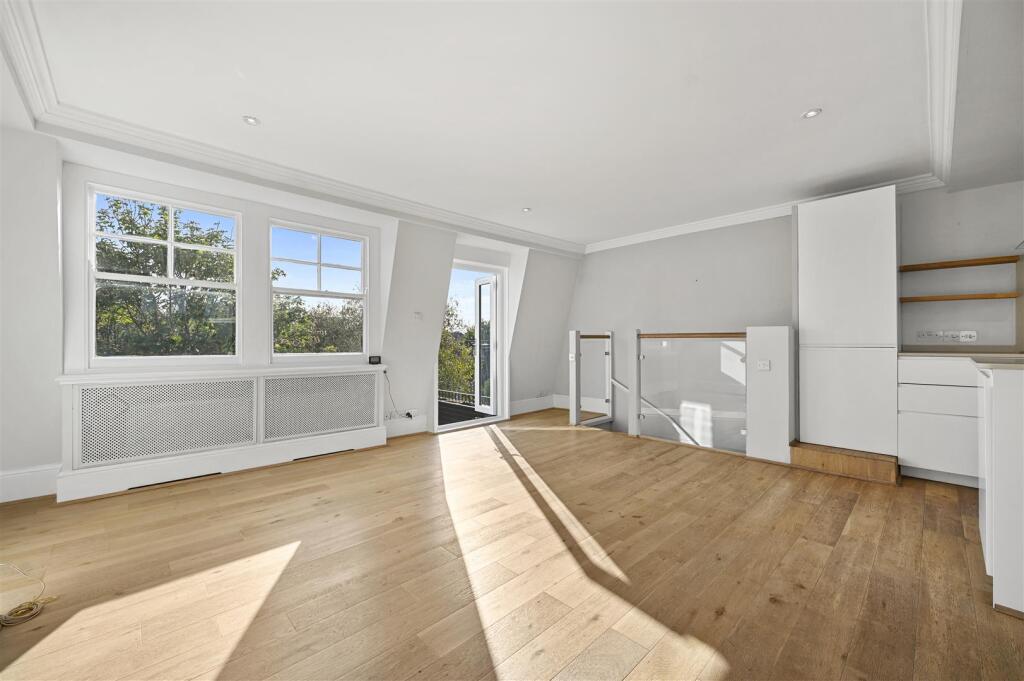 35a Batoum Gardens photo 3