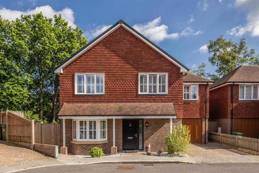 Main image of property: Parkside Close, Heathfield TN21 8FQ