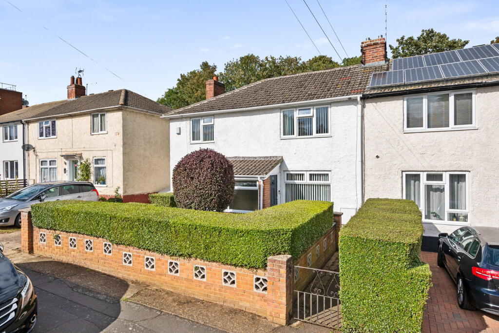 3-bed semi-detached on Central Avenue, Kettering, NN16, £260,000
