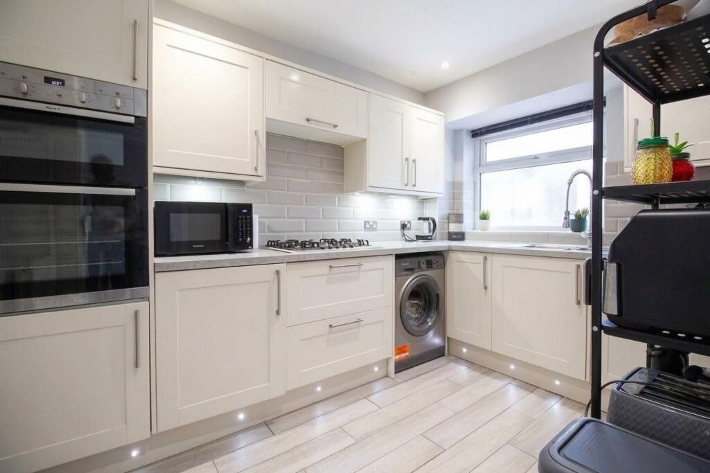 House in Twickenham - View 4