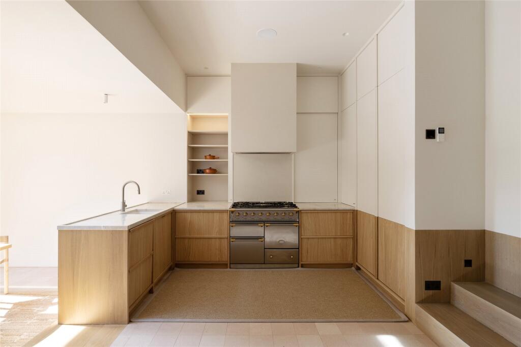 House in London - View 5