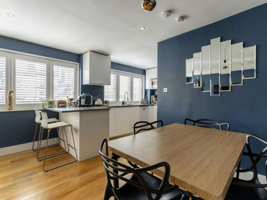 House in London - View 5