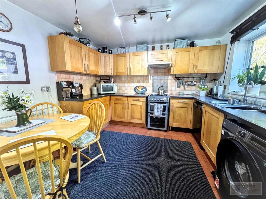 House in Staffordshire Moorlands, Abbey Green, Leek - More