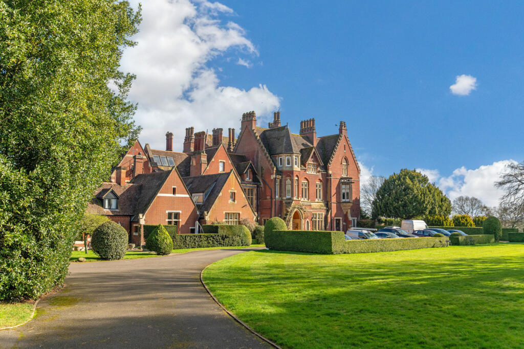 Main image of property: Hitcham Lane, Burnham, SL1 7DP