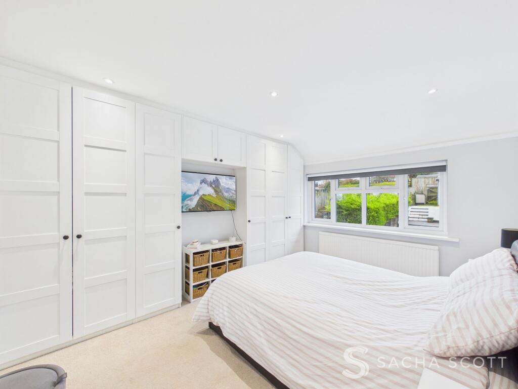 Chipstead Lane, Lower Kingswood, KT20 photo 4
