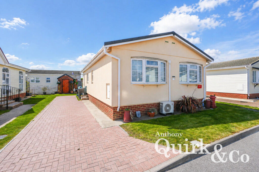2-bed caravan on Creek Road, Canvey Island, SS8, £180,000