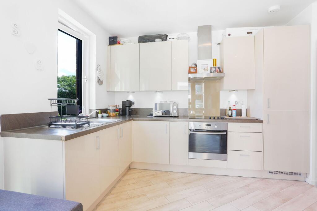 Juniper Drive, London, SW18 photo 3
