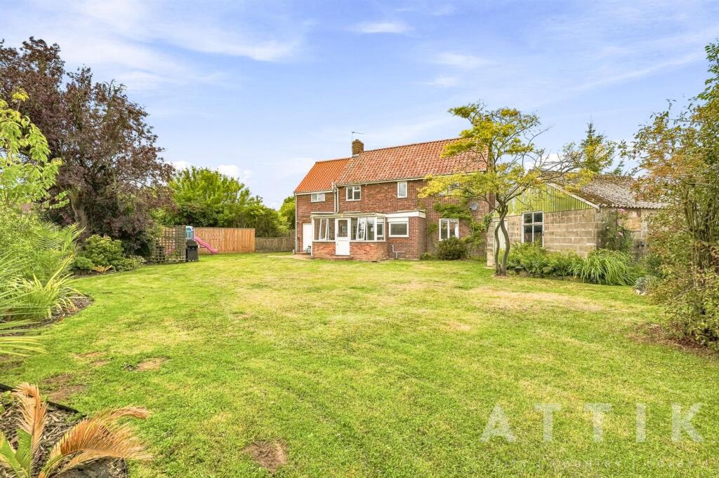House in Mid Suffolk, Laxfield - More