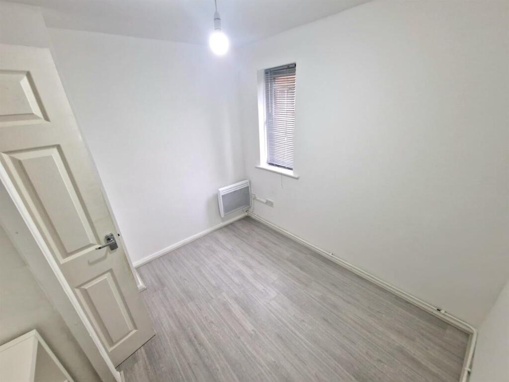 Apartment in Enfield, Enfield Wash, London Borough of Enfield - More