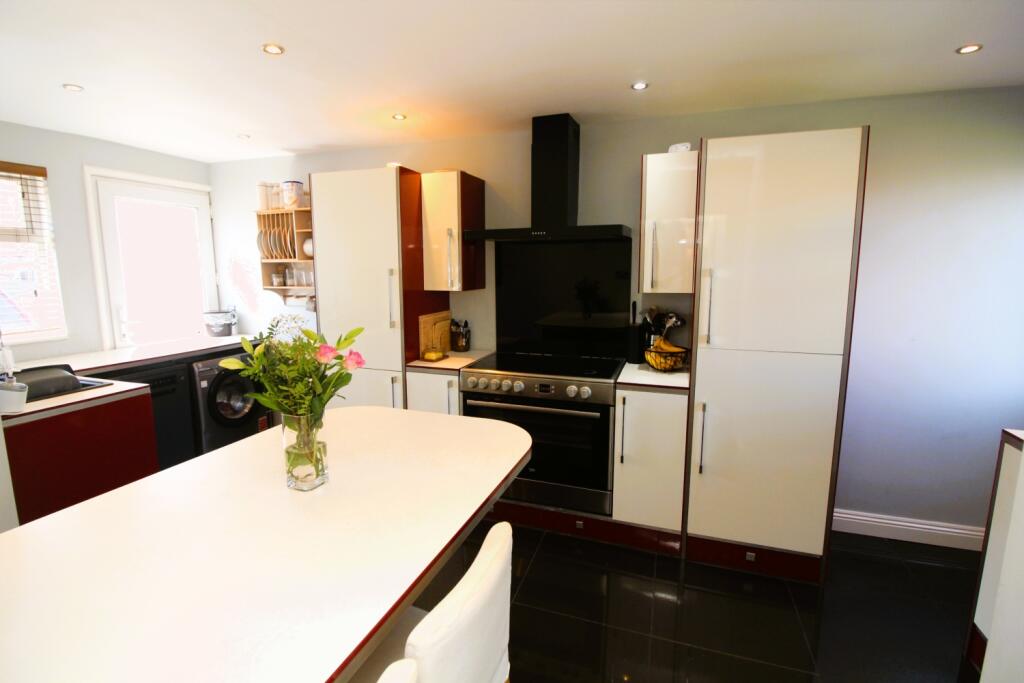 75 Moorland Road, Bridgwater photo 3