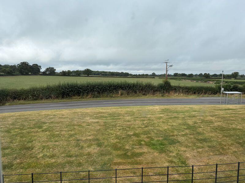 Primrose Vale, Tattenhall  photo 2