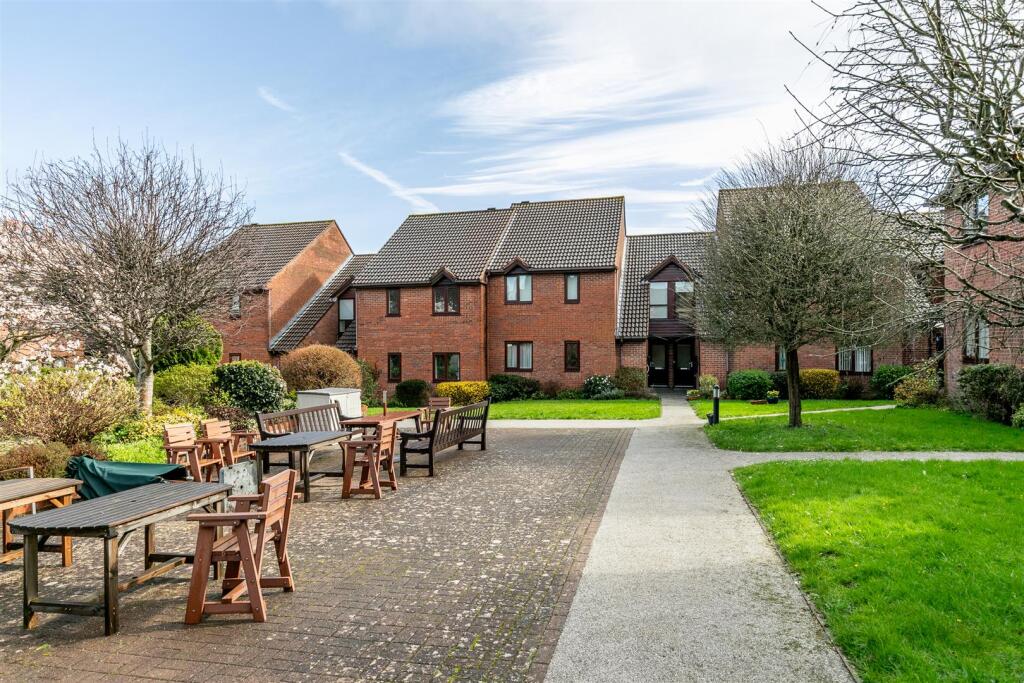 Apartment in Bristol - View 5
