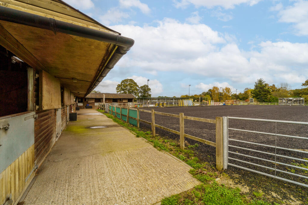 Middlegreen Road, Langley, SL3 - View 5