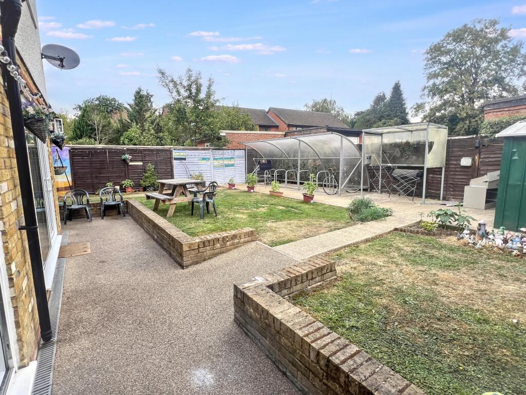 Apartment in Watford - View 5
