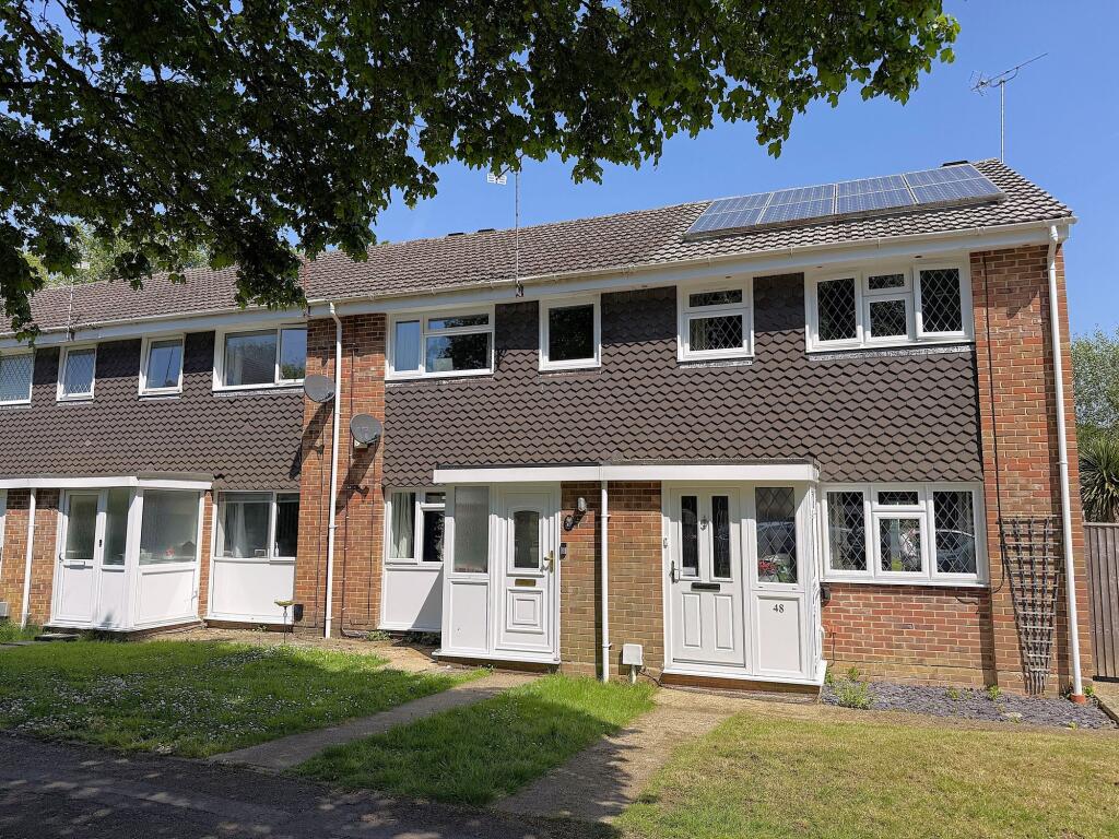 3-bed terraced on Cambria Drive, Dibden, SO45, £270,000