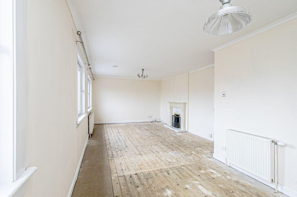 Apartment in Dunfermline, Fife - View 4