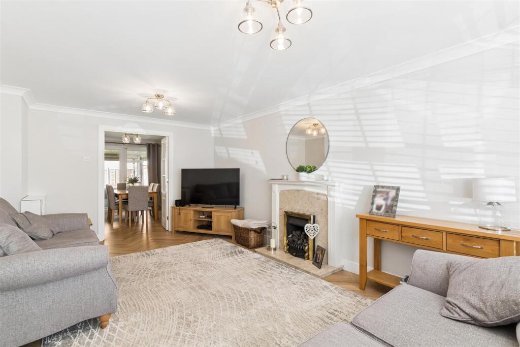 Elgar Drive, Shefford photo 4