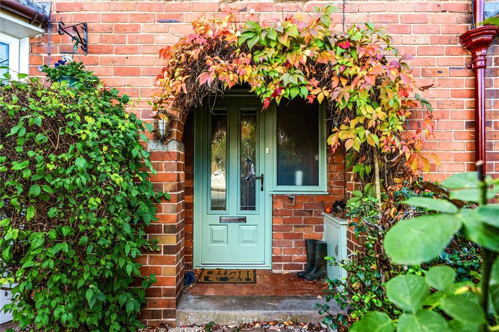 10, Meadow Road, Craven Arms, Shropshire photo 2