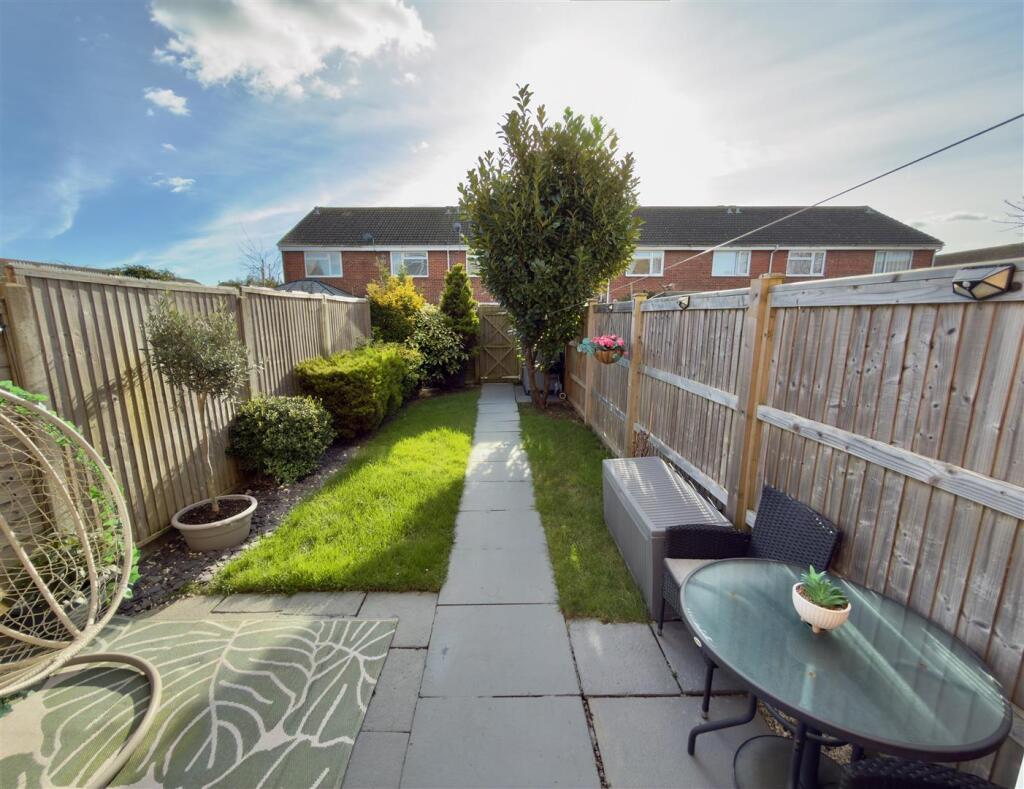 Finch Gardens, North Bersted photo 2