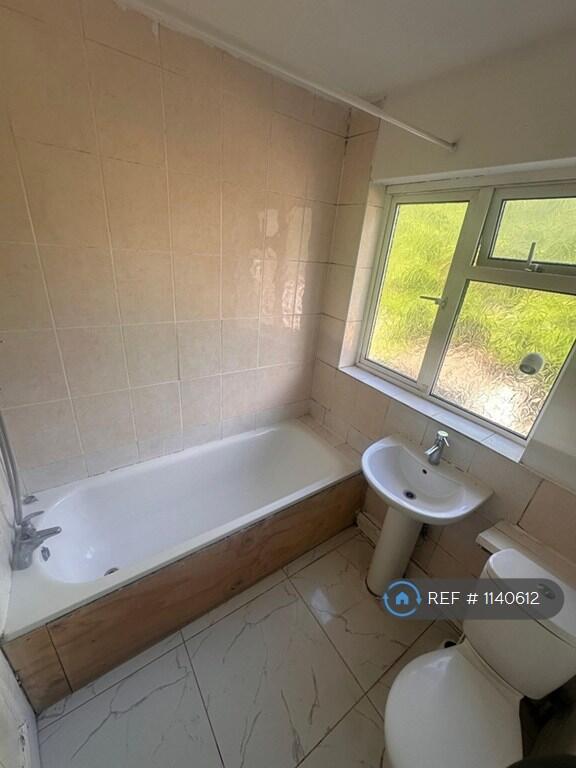 Apartment in Southall - View 5