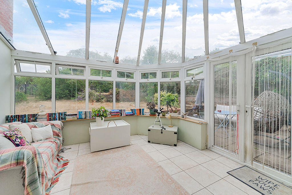House in Tandridge, Bletchingley - More