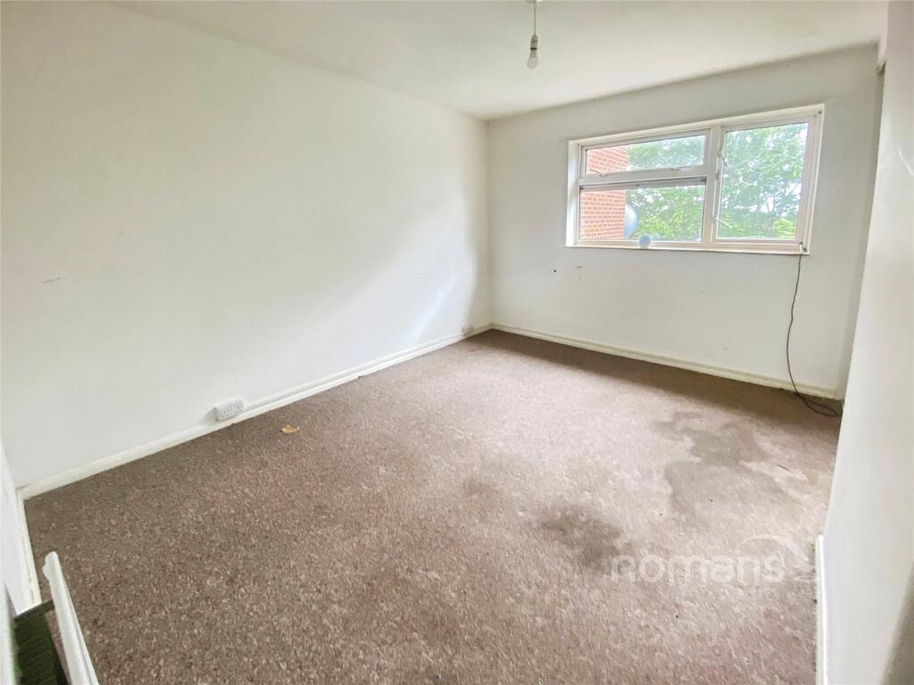 Apartment in Surrey Heath, Surrey - More