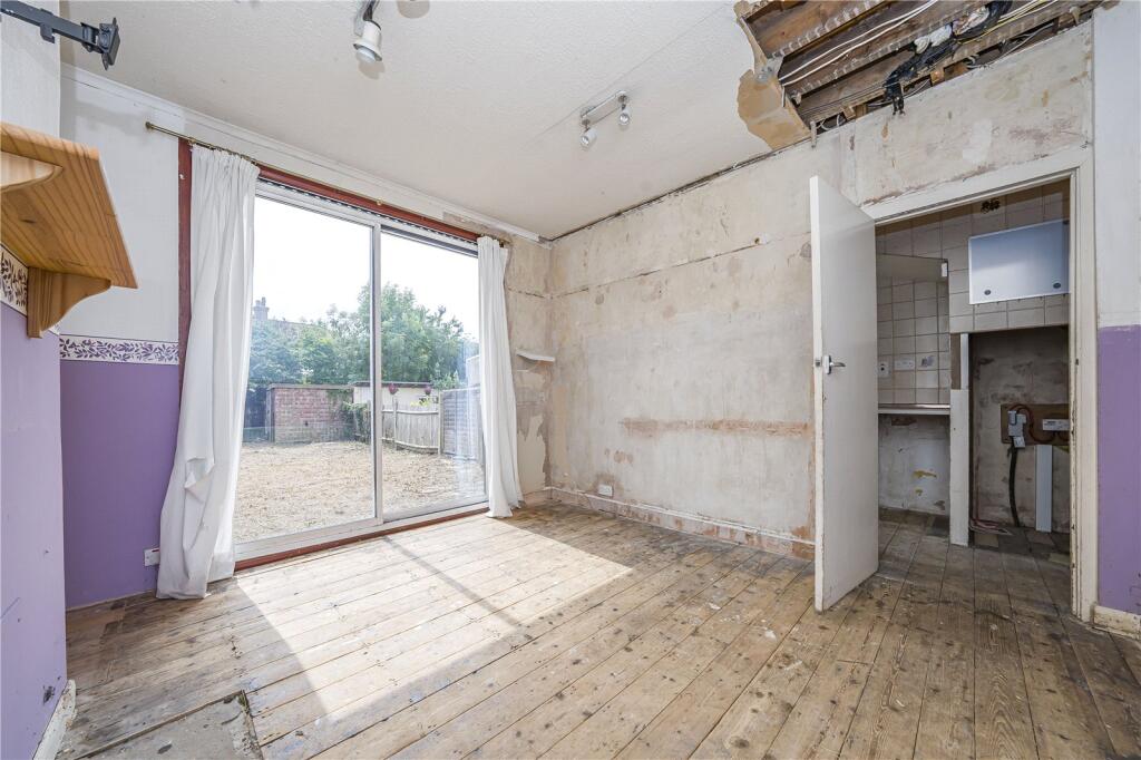 House in New Malden, West Barnes - More