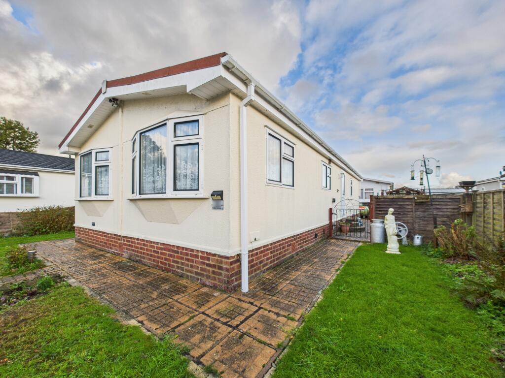 Main image of property: Poplar Close, Thatcham, RG19