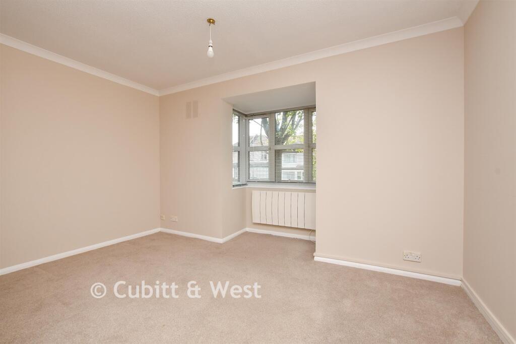 Apartment in Sutton - View 4