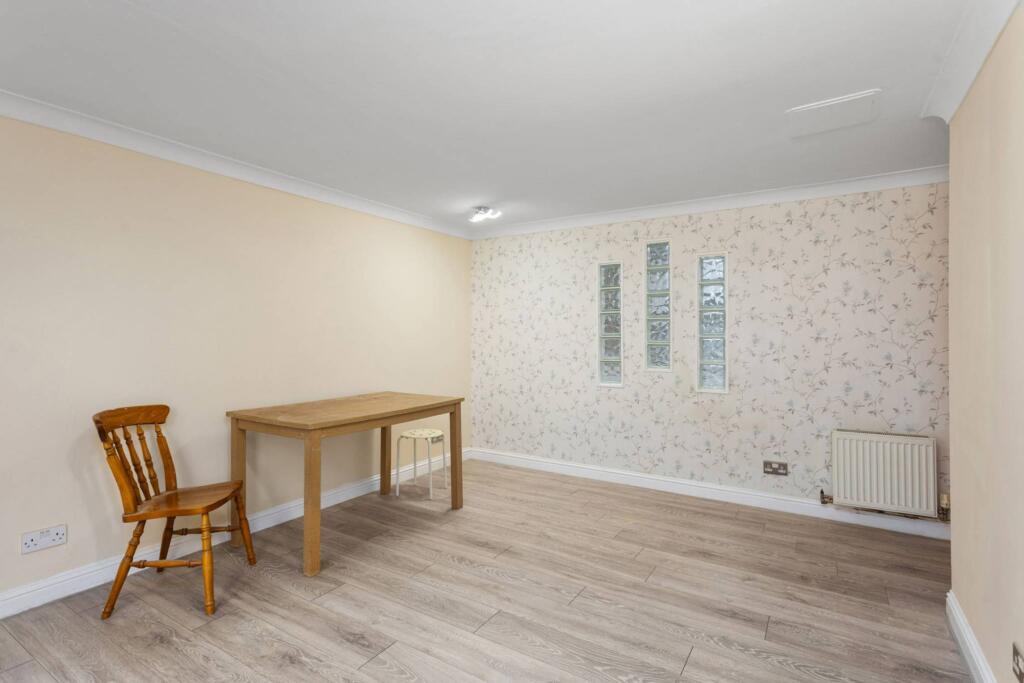 9/7 Tower Place, The Shore, Edinburgh, EH6 7BZ photo 4