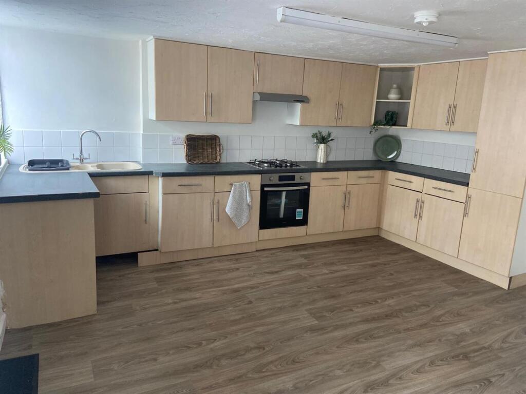 House in Bradford, West Yorkshire - View 5