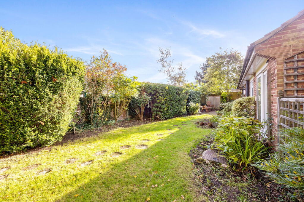 Bromley Close, Hassocks, BN6 8DQ photo 2