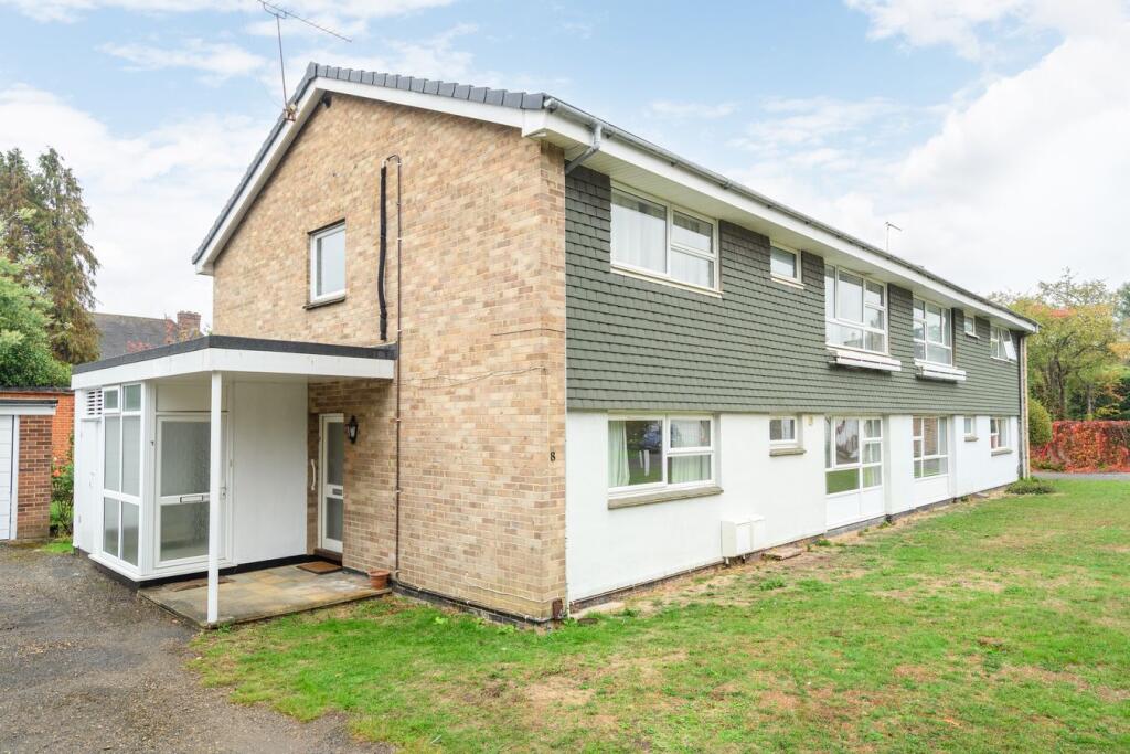 2-bed flat on Grange Court, Walton-on-Thames, KT12, £385,000