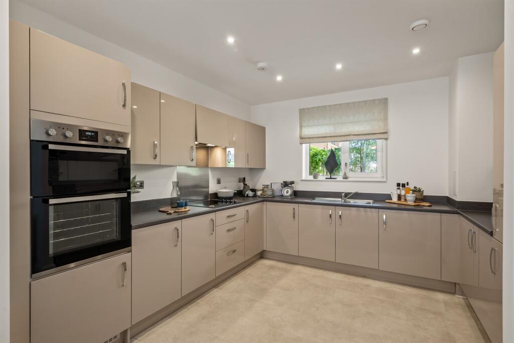 Apartment in Sutton - View 2