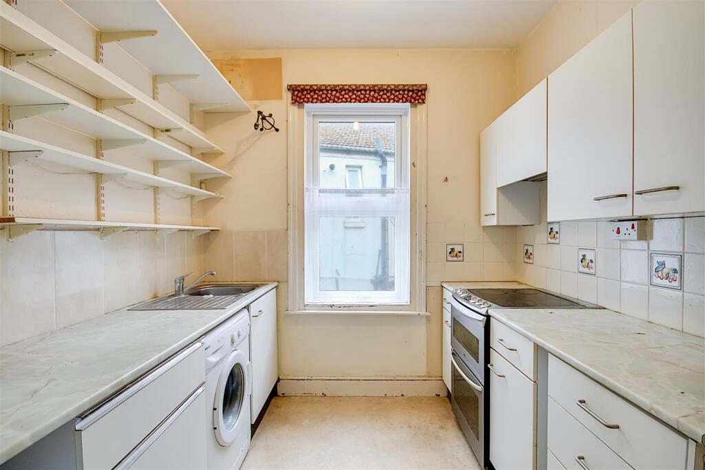 Apartment in Worthing, Broadwater - View 5