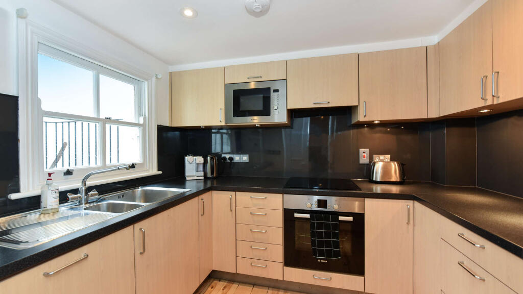3 bedroom maisonette for rent