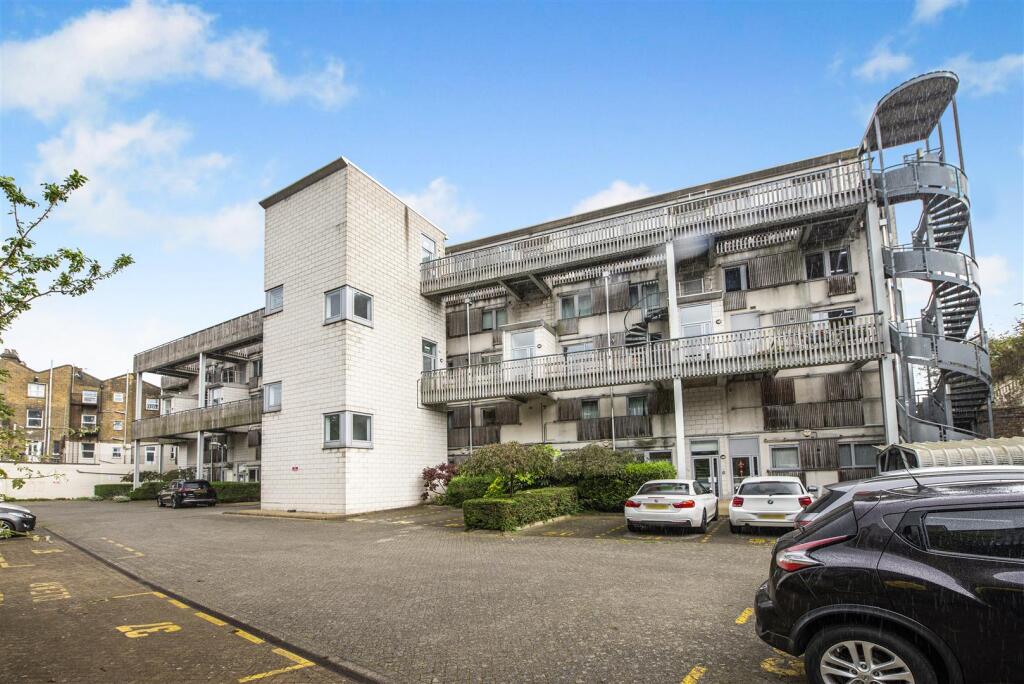 4 bedroom penthouse for rent
