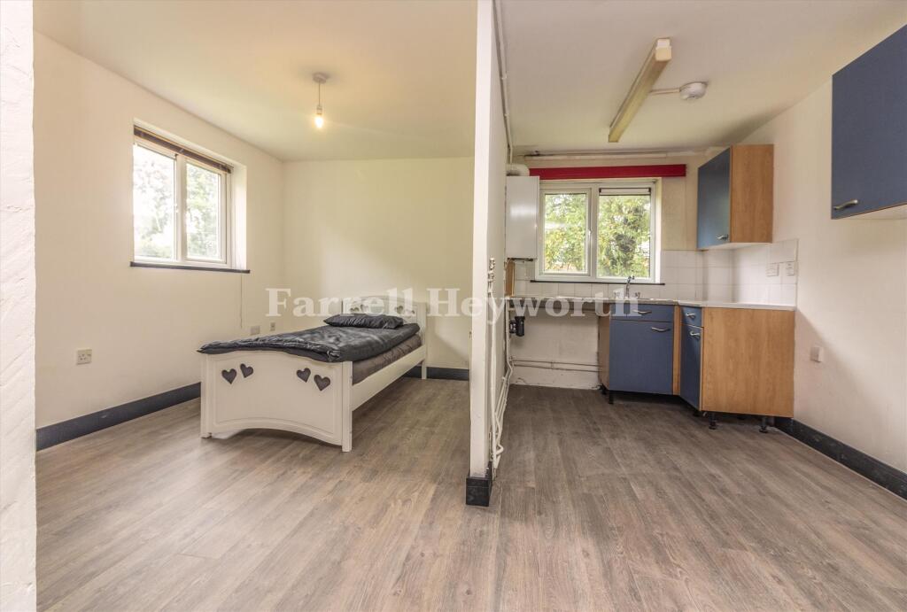 Apartment in Preston - More