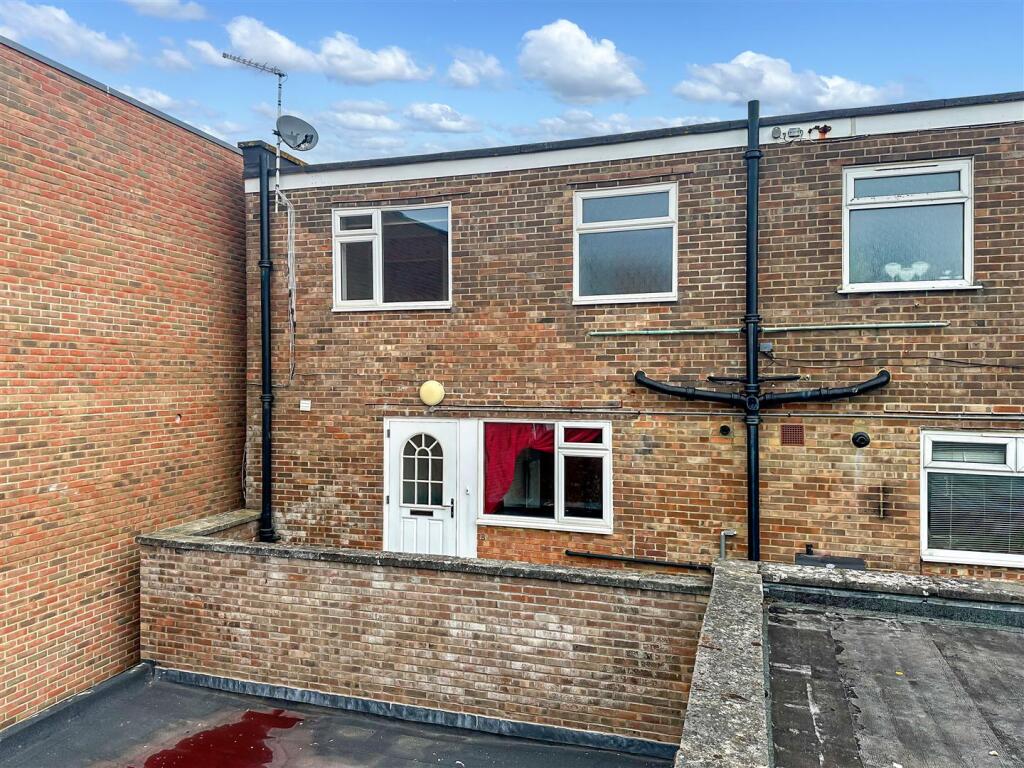 3-bed flat on Church Street, Littlehampton, £169,950