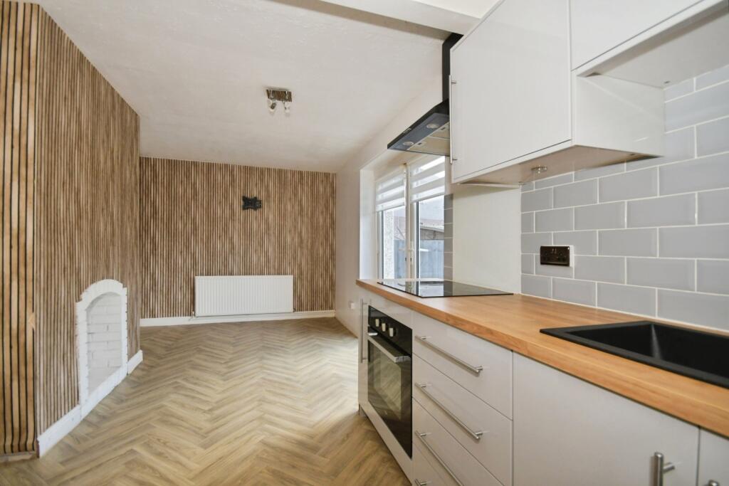 House in Chesterfield, Staveley CP - More