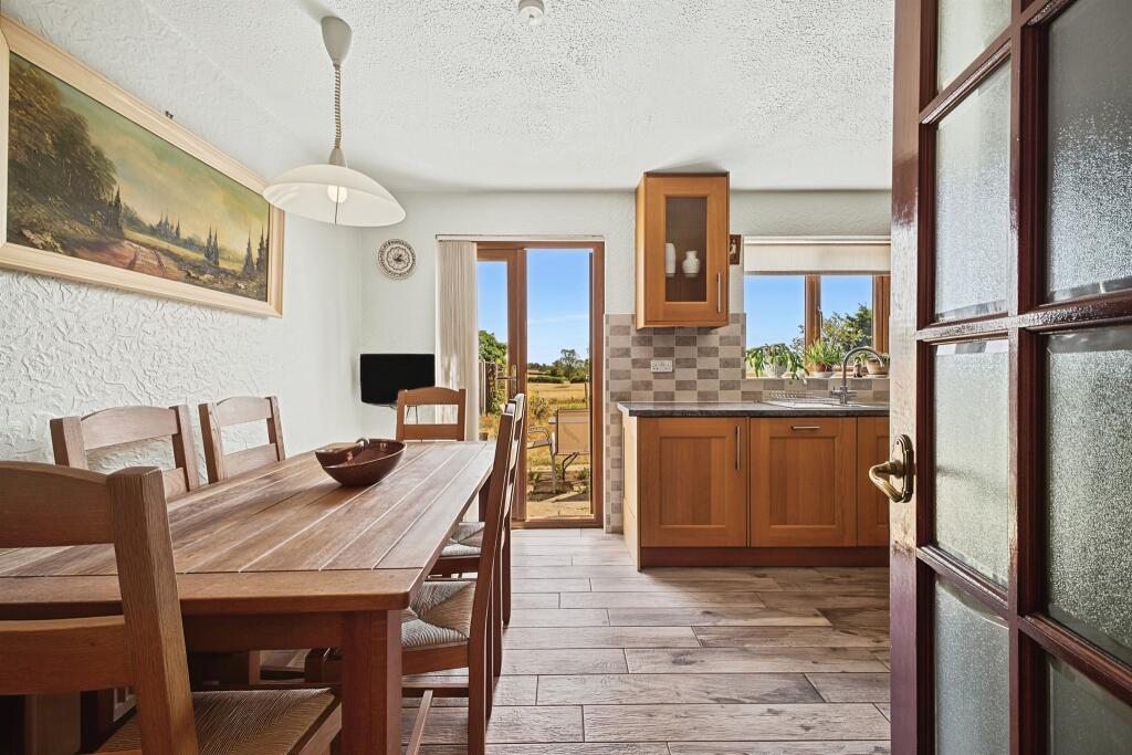 House in Long Buckby, West Northamptonshire - View 5
